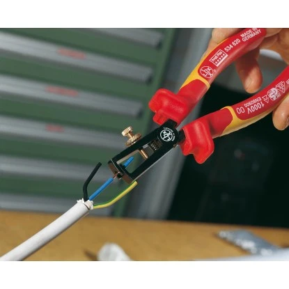 LUX Abisolierzange VDE 160 mm Comfort LUX Abisolierzange VDE 160 Mm Comfort -LUX 527099 picture 1